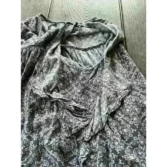 American Eagle Cropped Floral Damask Flutter Sleeve Blouse Top Size Large Blue - Picture 6 of 8